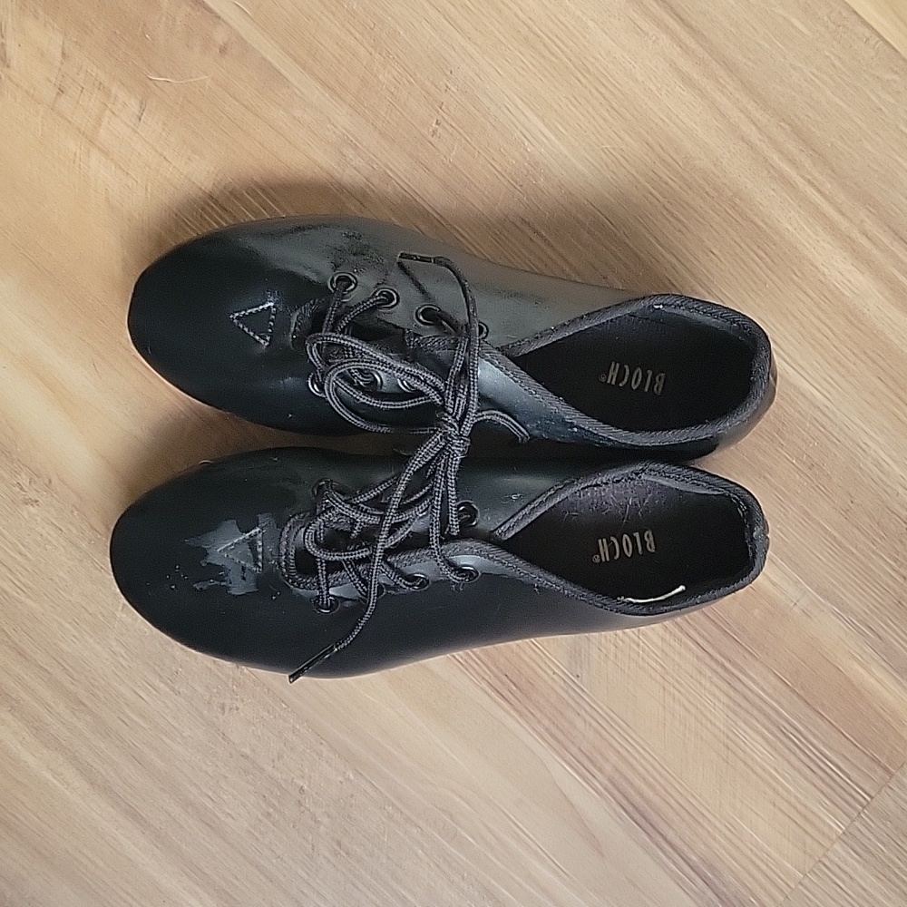 Block tap shoes